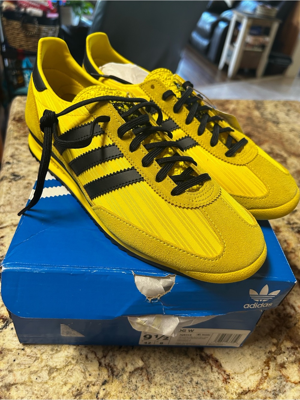 NIB adidas SL 72 OH Women’s 9.5 Yellow/Black Low-Top Athletic Sneakers